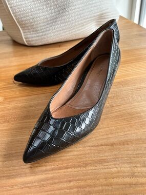 Vionic Black Croc-Embossed Pointed Toe Kitten Heel - Size 9